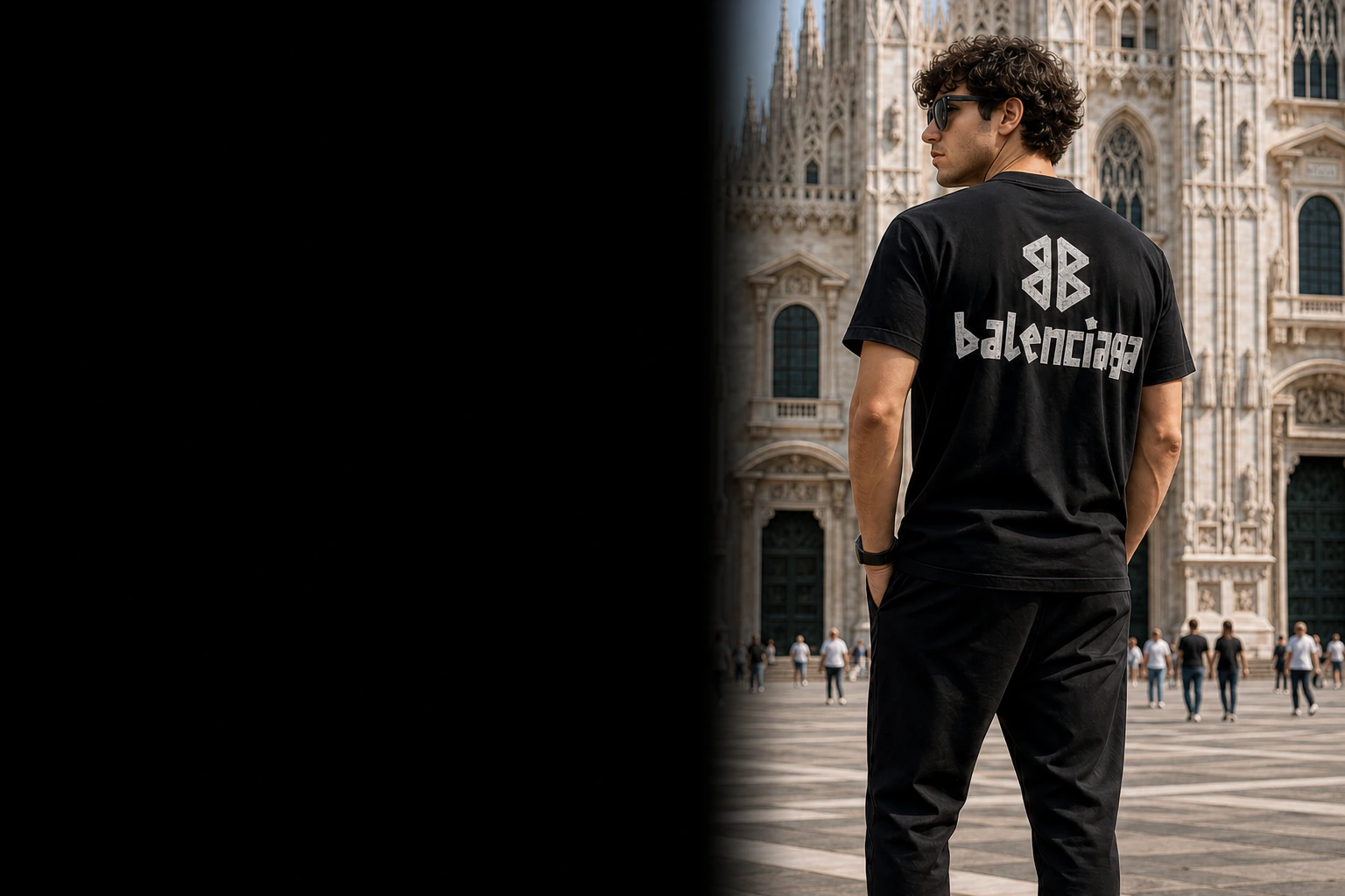 Ragazzo Haller Boutique di spalle davanti al Duomo